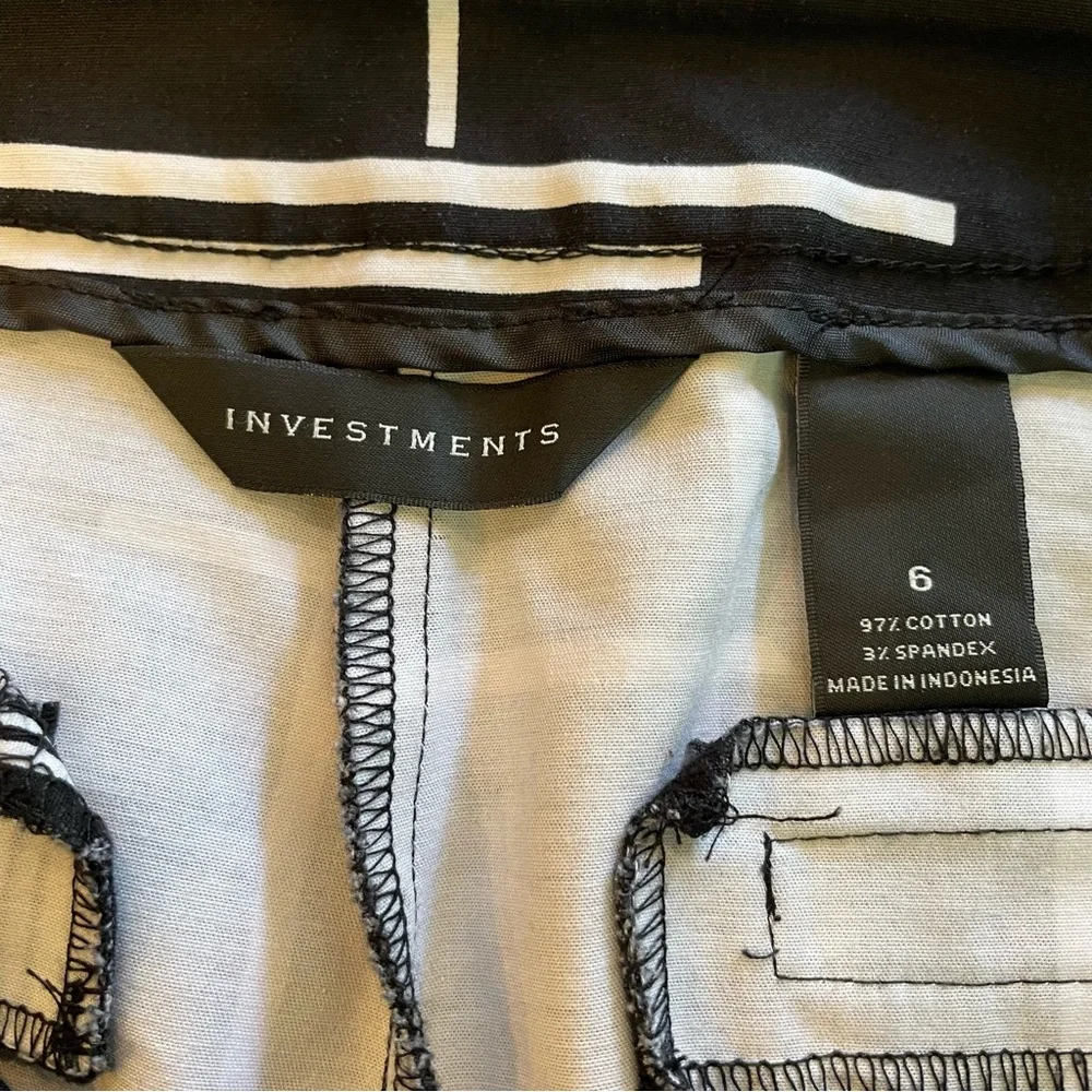 INVESTMENTS Women’s- Sz 6 - BLACK-WHITE CAPRIS - Picture 2 of 11